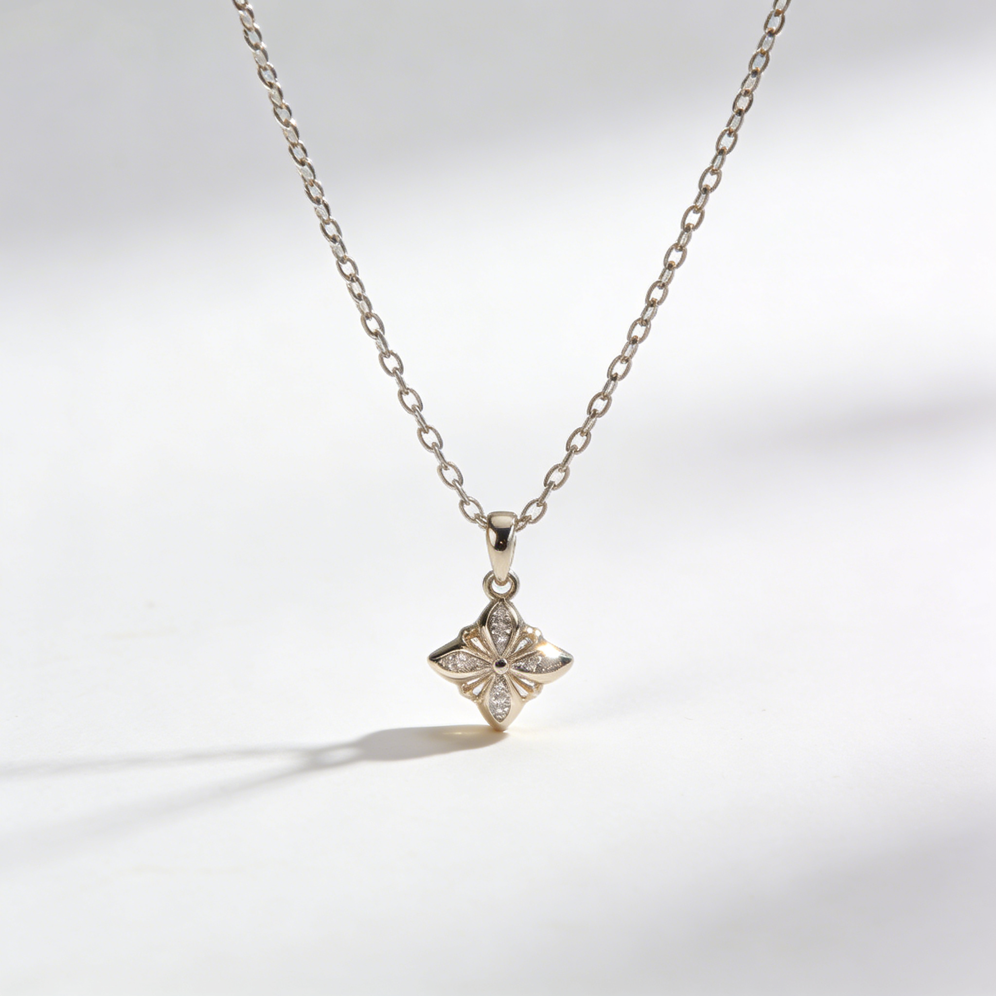 Clover Zircon Necklace